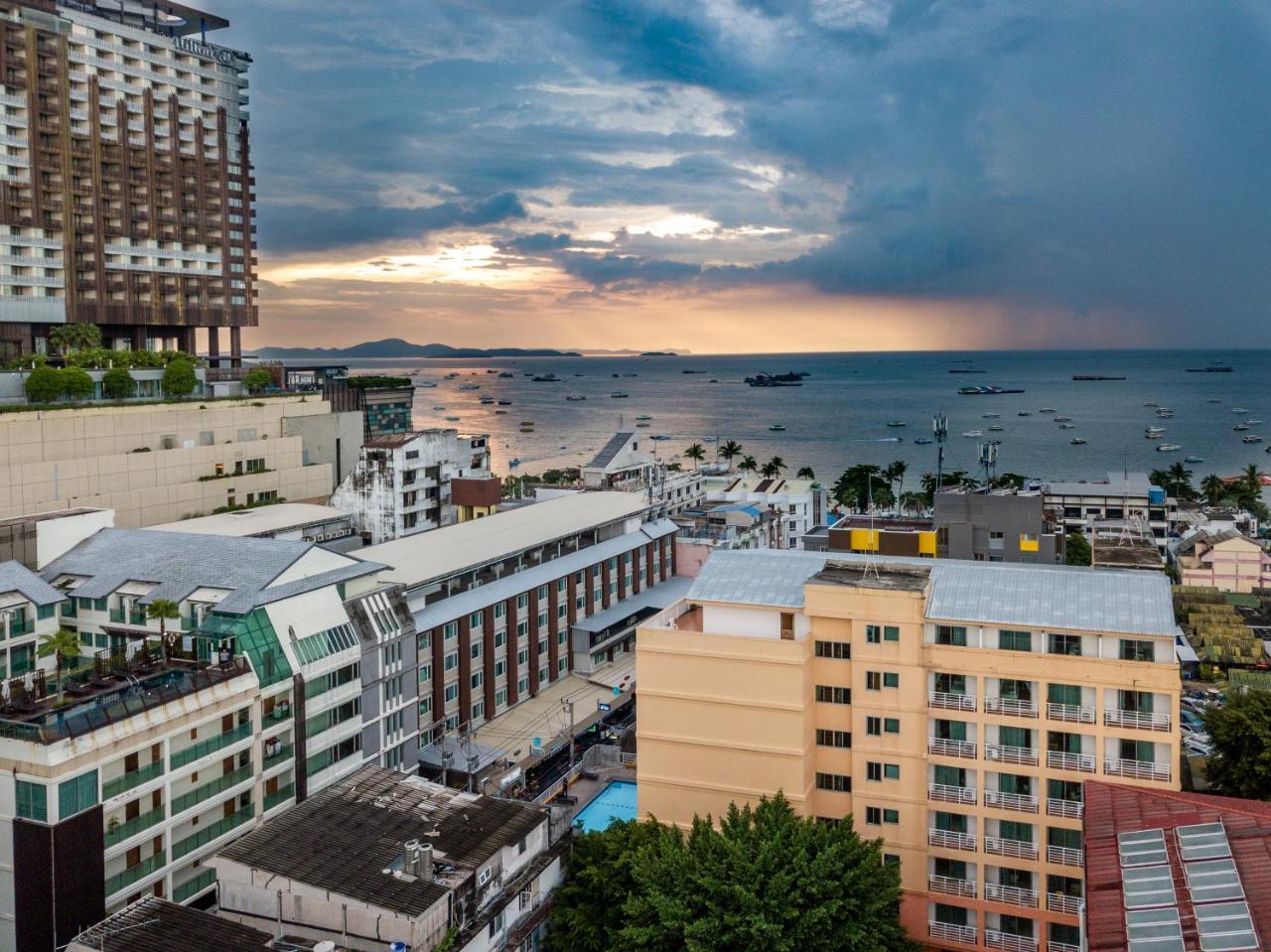 Eastiny Plaza Hotel Pattaya Zewnętrze zdjęcie